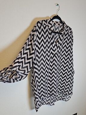 NWOT Tacera Black & White Chevron V-Neck Blouse 3/4 Sleeve 2XL HI-LO